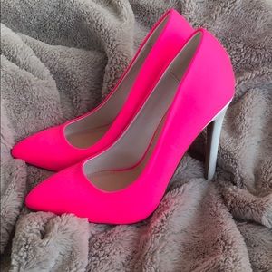 HOT PINK PUMPS 👠 brand new, size 6 ShoeDazzle